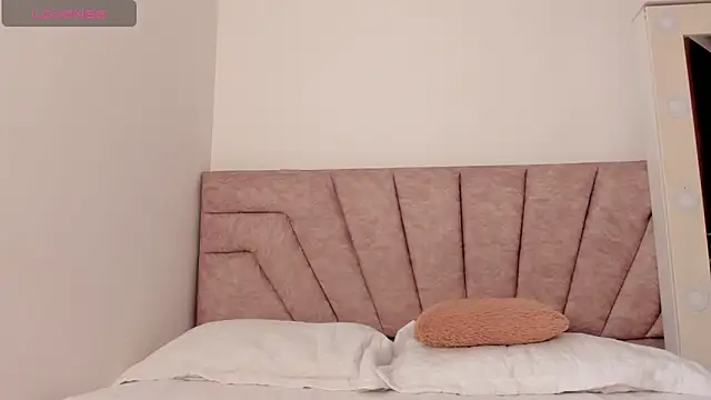 SavannahWildee online show from November 16, 2025, 1:06 pm