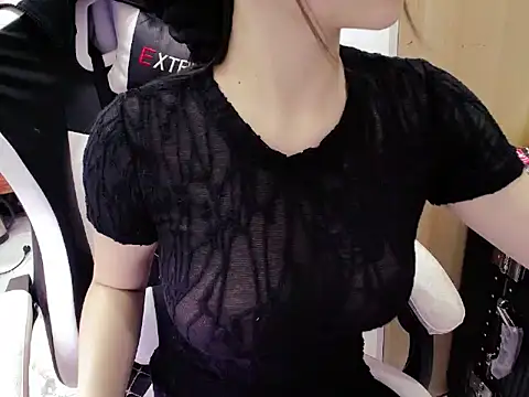 Lynk Lee69 online show from March 22, 2025, 9:02 am