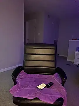 Snapshot of LillShayy chatting on December 17, 2024, 11:27 pm LillShayy online show from December 17, 2024, 11:27 pm