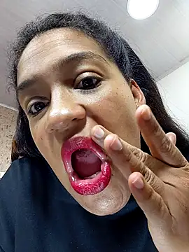 Michelle Brito1 online show from October 23, 2025, 10:41 pm