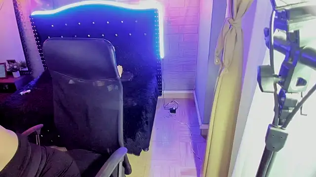 Snapshot of Maria_fernandaxxx_ chatting on December 27, 2024, 6:14 am Maria fernandaxxx online show from December 27, 2024, 6:14 am