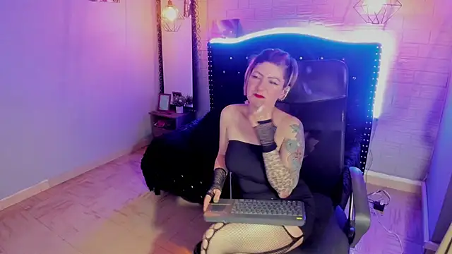 Snapshot of Maria_fernandaxxx_ chatting on December 27, 2024, 9:17 am Maria fernandaxxx online show from December 27, 2024, 9:17 am