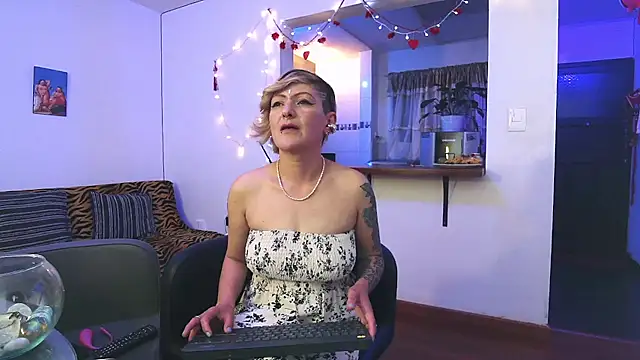 Snapshot of Maria_fernandaxxx_ chatting on February 21, 2025, 12:27 am Maria fernandaxxx online show from February 21, 2025, 12:27 am