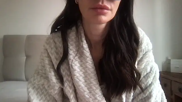 paolajonez online show from March 7, 2026, 12:35 pm