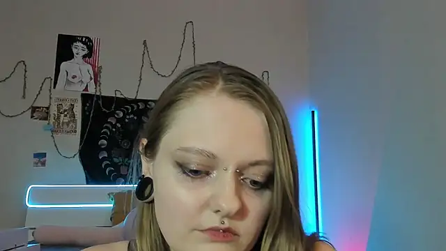 Snapshot of BebKonie chatting on February 25, 2025, 1:09 am BebKonie online show from February 25, 2025, 1:09 am