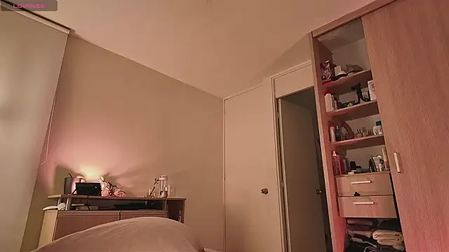 juanasnz99 online show from September 27, 2025, 1:54 am