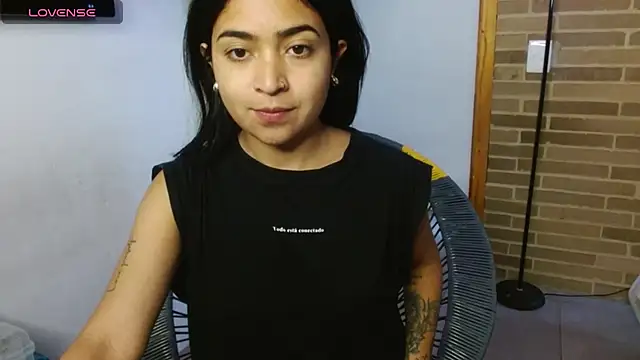 Snapshot of helenacyruss chatting on November 9, 2025, 3:10 pm helenacyruss online show from November 9, 2025, 3:10 pm