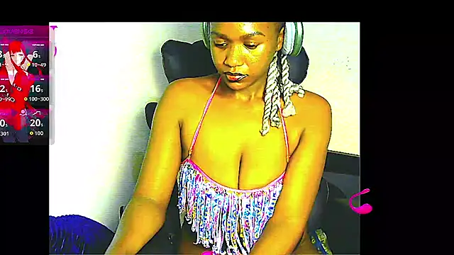 Snapshot of lilylovexx chatting on October 21, 2025, 7:58 pm lilylovexx online show from October 21, 2025, 7:58 pm