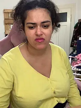 Snapshot of Curvydesifromgermany chatting on November 5, 2025, 1:33 pm Curvydesifromgermany online show from November 5, 2025, 1:33 pm