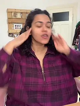 Snapshot of Curvydesifromgermany chatting on November 7, 2025, 1:00 pm Curvydesifromgermany online show from November 7, 2025, 1:00 pm