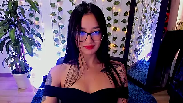 mariiana-diaz online show from December 1, 2025, 3:50 pm