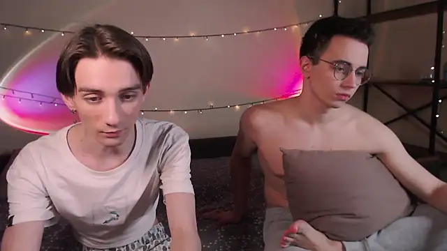 Snapshot of EliotMarks chatting on March 12, 2025, 4:35 pm EliotMarks online show from March 12, 2025, 4:35 pm