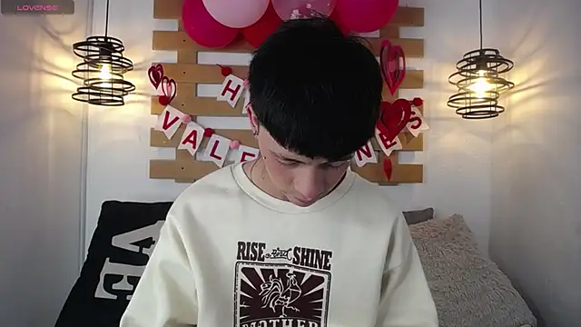 Steev Novoa online show from February 18, 2025, 4:04 am