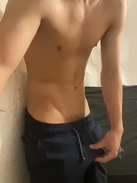 Snapshot of Mrtzz_ chatting on February 18, 2025, 7:10 am Mrtzz online show from February 18, 2025, 7:10 am