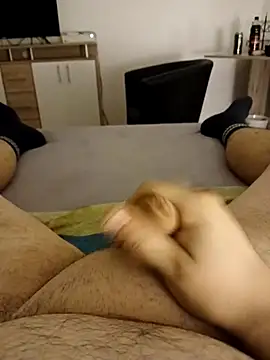 BennoSingle online show from December 2, 2025, 5:41 pm