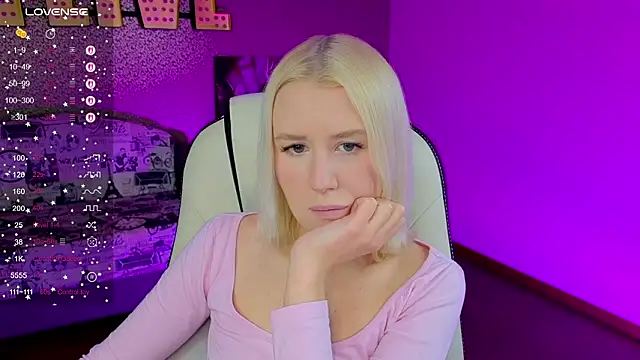 Snapshot of Selenatrend chatting on February 12, 2026, 12:11 pm Selenatrend online show from February 12, 2026, 12:11 pm