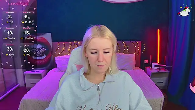 Snapshot of Selenatrend chatting on February 17, 2026, 12:12 pm Selenatrend online show from February 17, 2026, 12:12 pm