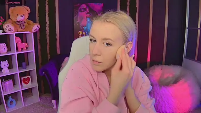 Snapshot of Selenatrend chatting on February 27, 2026, 12:05 pm Selenatrend online show from February 27, 2026, 12:05 pm