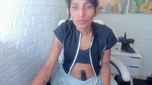 ImCrazzy online show from February 26, 2025, 5:39 pm