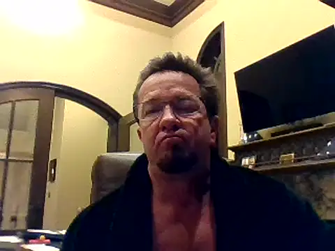 Snapshot of sluttydylan chatting on February 24, 2025, 5:43 am sluttydylan online show from February 24, 2025, 5:43 am