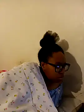 Snapshot of madamsensuale chatting on January 4, 2025, 1:21 am madamsensuale online show from January 4, 2025, 1:21 am