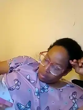 Snapshot of madamsensuale chatting on February 20, 2025, 6:28 am madamsensuale online show from February 20, 2025, 6:28 am