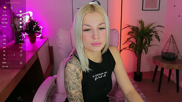 Snapshot of Crystal_Barbie chatting on December 3, 2024, 8:06 pm Crystal Barbie online show from December 3, 2024, 8:06 pm