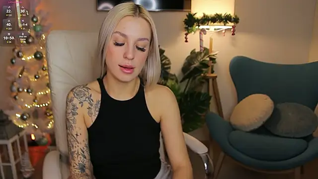 Snapshot of Crystal_Barbie chatting on December 12, 2024, 11:58 pm Crystal Barbie online show from December 12, 2024, 11:58 pm