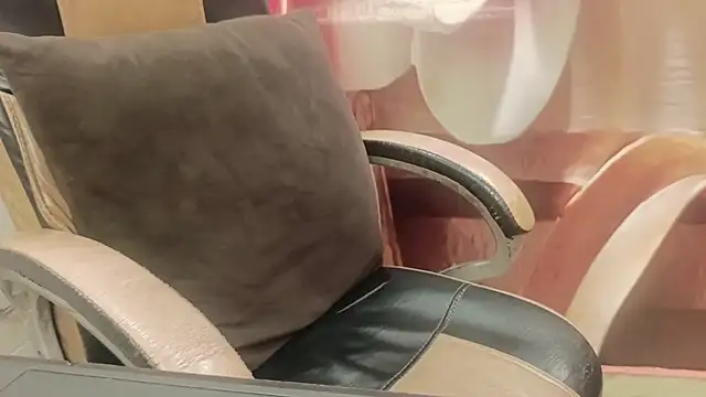 Snapshot of FRIENDFORFUN chatting on September 24, 2025, 6:06 am FRIENDFORFUN online show from September 24, 2025, 6:06 am