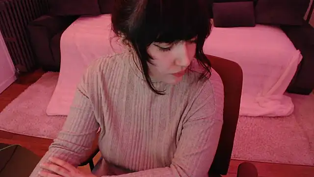 Snapshot of Lynylou chatting on December 6, 2024, 6:50 pm Lynylou online show from December 6, 2024, 6:50 pm