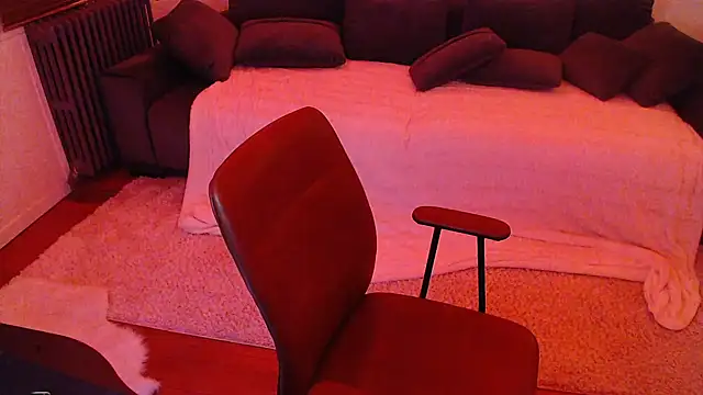 Snapshot of Lynylou chatting on December 10, 2024, 11:30 pm Lynylou online show from December 10, 2024, 11:30 pm