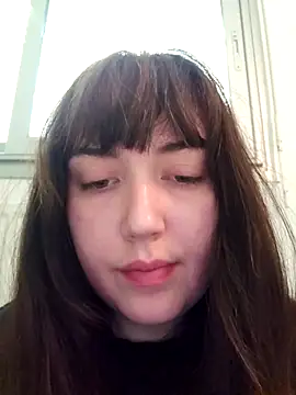 Lynylou online show from May 17, 2026, 4:03 pm