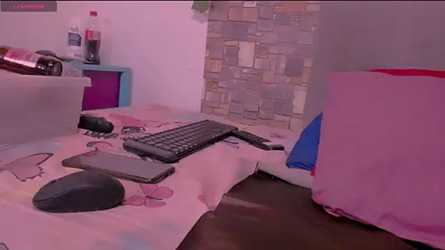 CrazyRousex online show from December 16, 2025, 4:56 pm