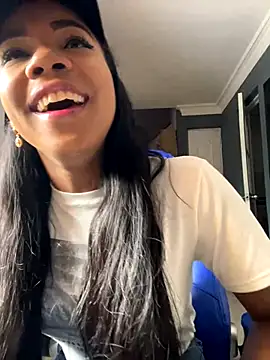 paula  cruzz online show from November 12, 2025, 1:55 pm