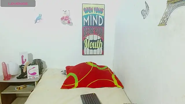 Stefanny Taylor  online show from December 4, 2024, 10:08 pm