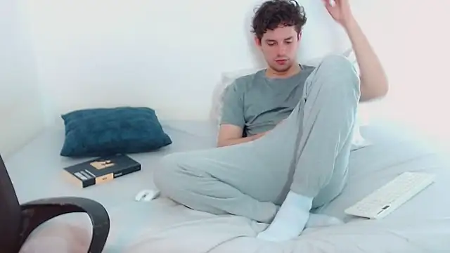 Snapshot of Elio555 chatting on December 4, 2024, 4:49 pm Elio555 online show from December 4, 2024, 4:49 pm