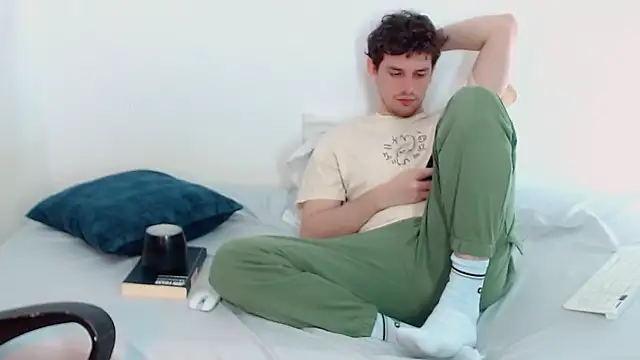 Snapshot of Elio555 chatting on December 6, 2024, 5:33 pm Elio555 online show from December 6, 2024, 5:33 pm