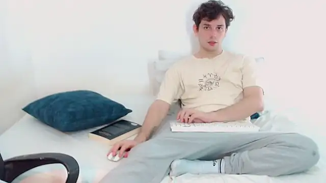 Snapshot of Elio555 chatting on December 16, 2024, 7:00 pm Elio555 online show from December 16, 2024, 7:00 pm