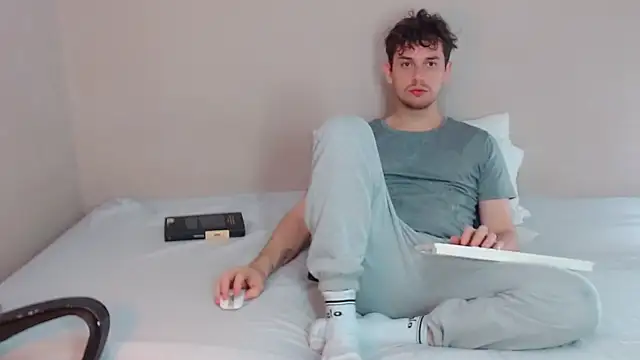 Snapshot of Elio555 chatting on December 29, 2024, 3:03 pm Elio555 online show from December 29, 2024, 3:03 pm