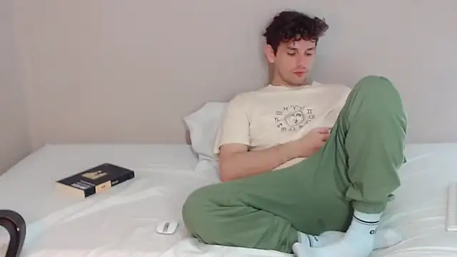 Snapshot of Elio555 chatting on January 10, 2025, 11:29 pm Elio555 online show from January 10, 2025, 11:29 pm