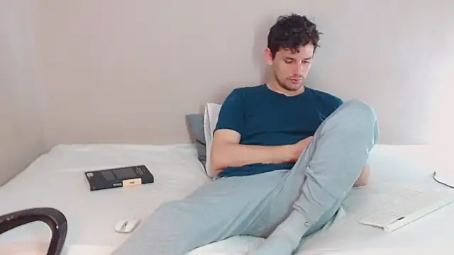 Snapshot of Elio555 chatting on January 18, 2025, 8:40 pm Elio555 online show from January 18, 2025, 8:40 pm