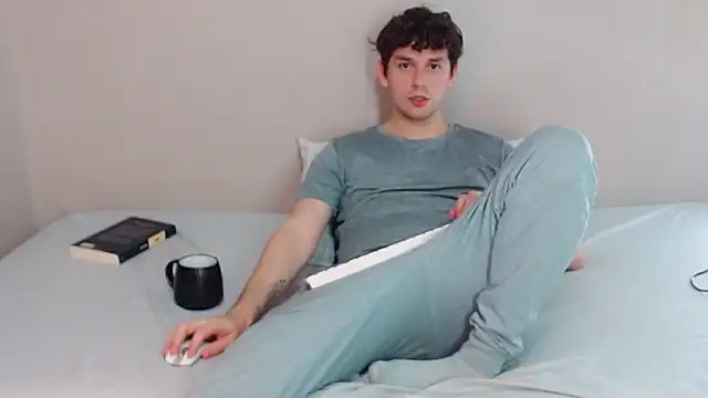 Snapshot of Elio555 chatting on February 1, 2025, 1:12 am Elio555 online show from February 1, 2025, 1:12 am