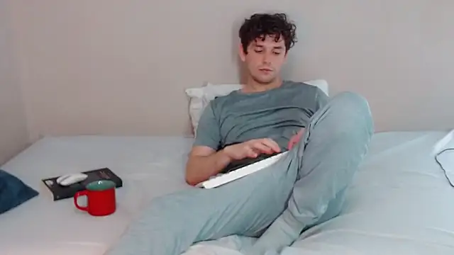 Snapshot of Elio555 chatting on February 2, 2025, 8:51 pm Elio555 online show from February 2, 2025, 8:51 pm