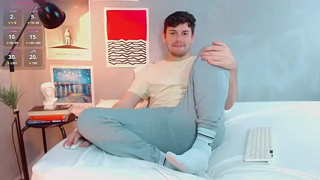 Snapshot of Elio555 chatting on October 17, 2025, 8:44 pm Elio555 online show from October 17, 2025, 8:44 pm