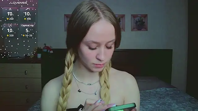 Lily  Devil online show from February 15, 2026, 4:03 pm