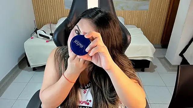 samy 19  online show from December 4, 2025, 11:08 am