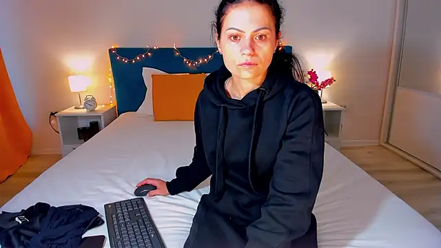 devilish angel online show from November 25, 2025, 5:40 am