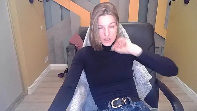 EmilyWalkeri online show from December 8, 2024, 7:47 am
