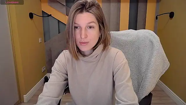 EmilyWalkeri online show from December 18, 2024, 7:47 am