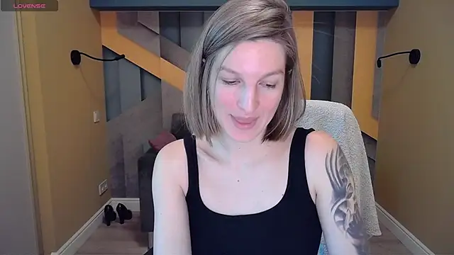 EmilyWalkeri online show from December 18, 2024, 10:51 am